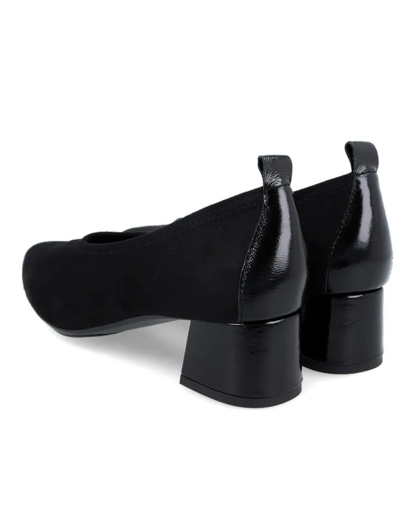 Barminton 5541 Low-heeled black court shoes