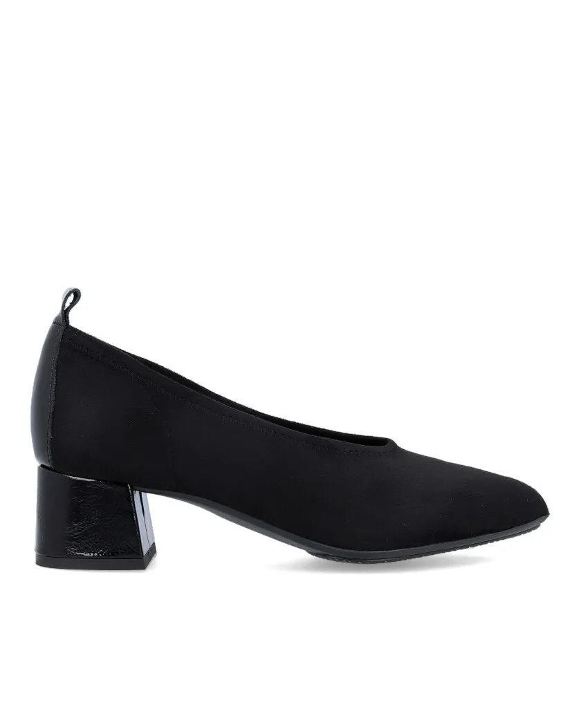 Barminton 5541 Low-heeled black court shoes