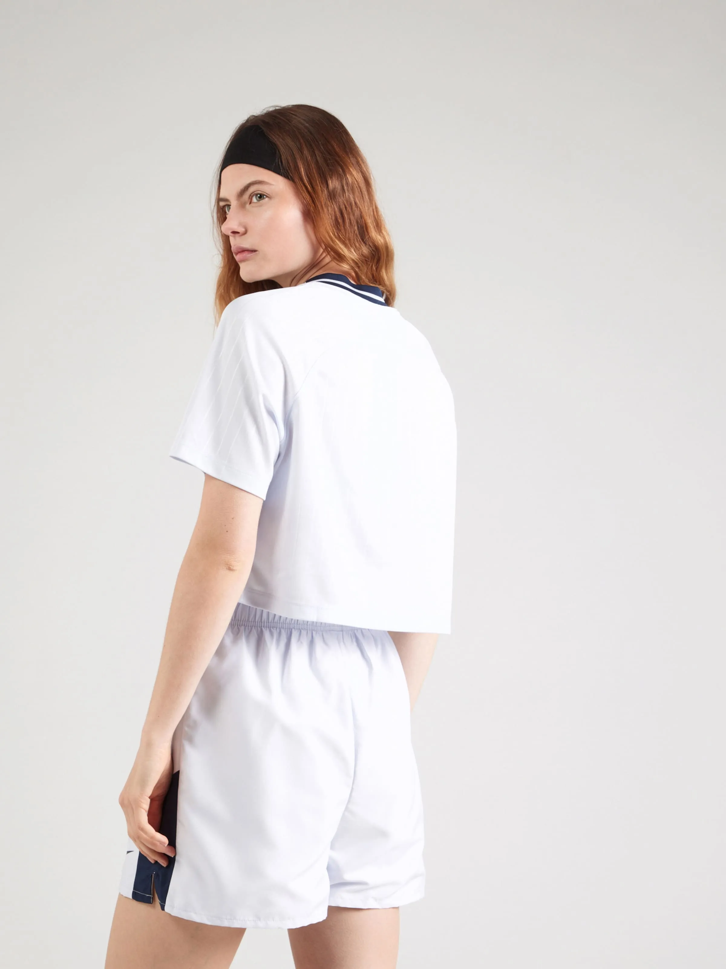 Camiseta Nike Sportswear en Offwhite