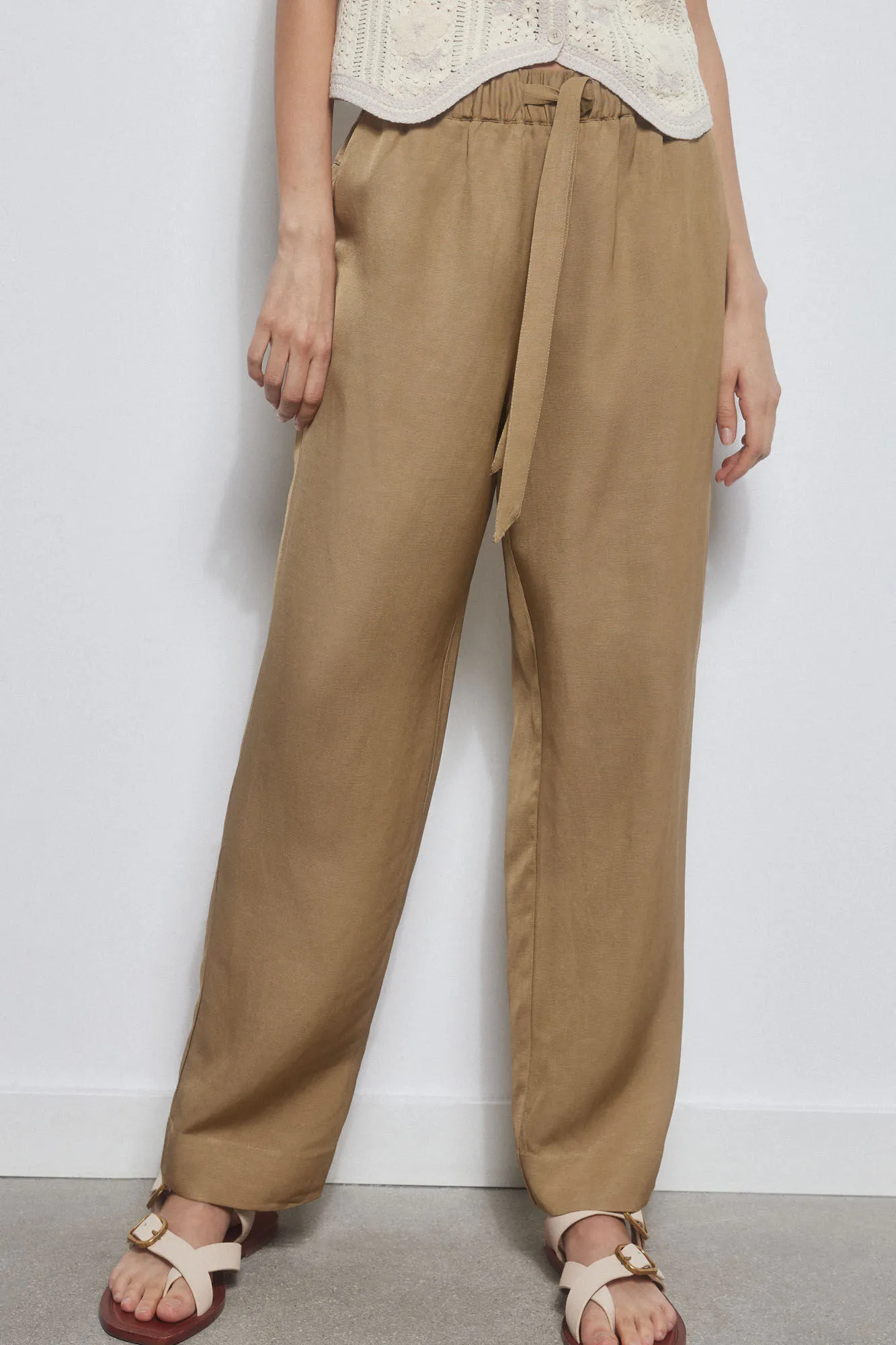 Fluid tie trousers