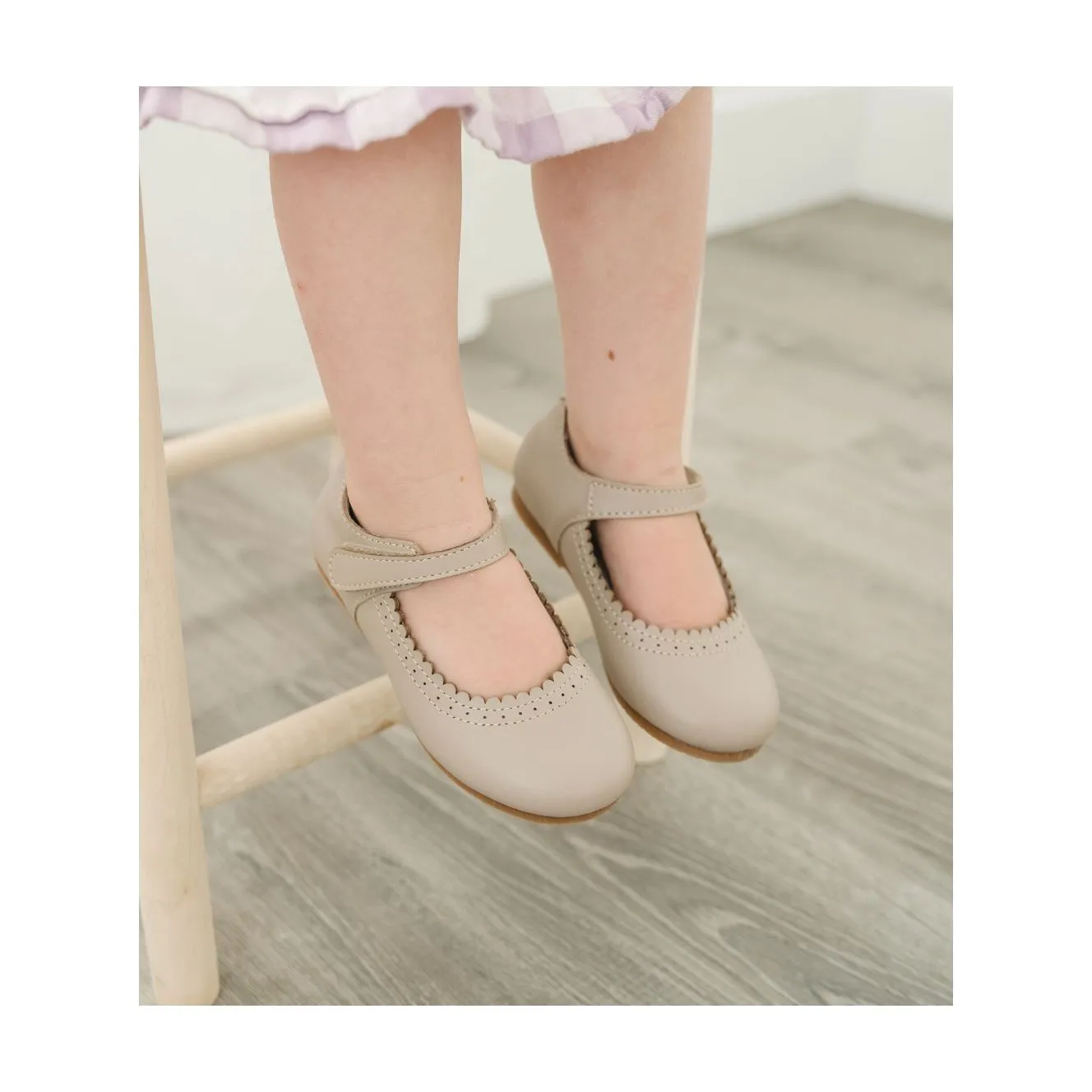 Lucille Scalloped Flat