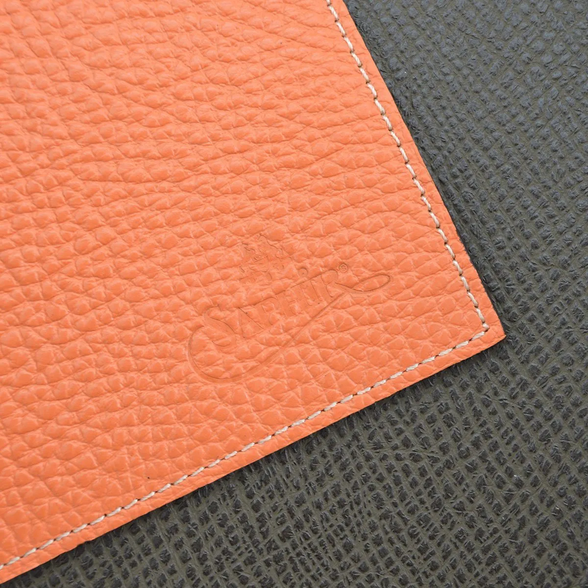 Saphir Medaille D'Or Leather Polishing Mat - Orange