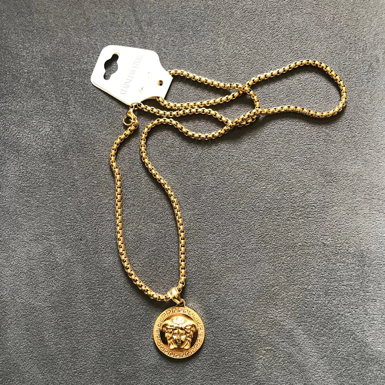 Versace Medusa necklace gold Beauty Men - The Nucleus Clothing