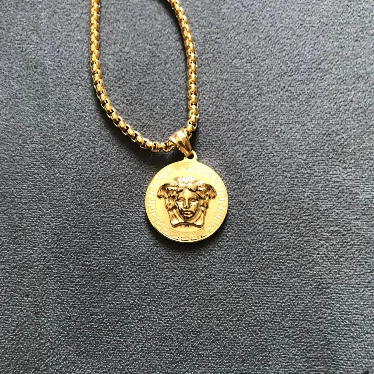 Versace Medusa necklace gold Beauty Men - The Nucleus Clothing